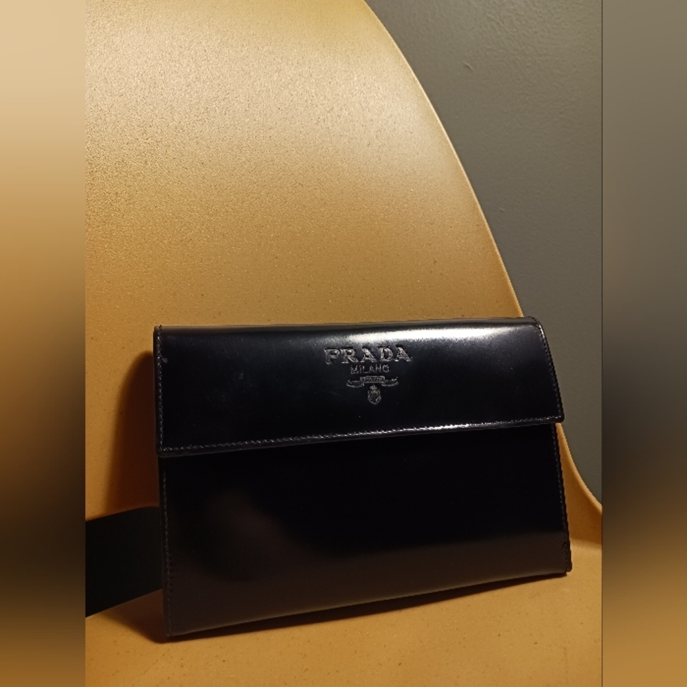 Prada Black patent leather wallet, checkbook - Picture 3 of 16